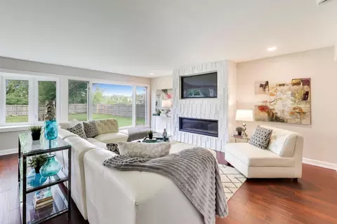 Living - 2535 Techny Rd, Northbrook, IL 60062 photo 2 of 3
