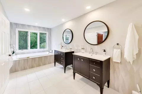 Bath - 2535 Techny Rd, Northbrook, IL 60062 photo 3 of 5