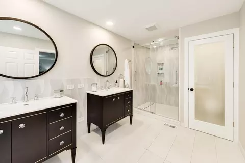 Bath - 2535 Techny Rd, Northbrook, IL 60062 photo 4 of 5