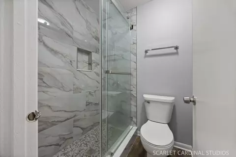 Bath - 1773 Gloucester Ct #A, Wheaton, IL 60189 photo 2 of 3
