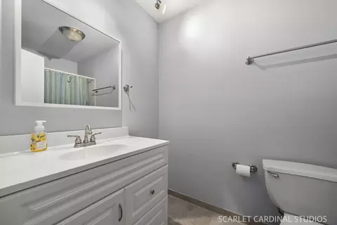 Bath - 1773 Gloucester Ct #A, Wheaton, IL 60189 photo 3 of 3