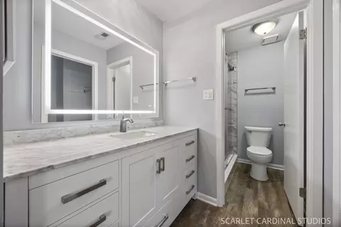 Bath - 1773 Gloucester Ct #A, Wheaton, IL 60189 photo 1 of 3