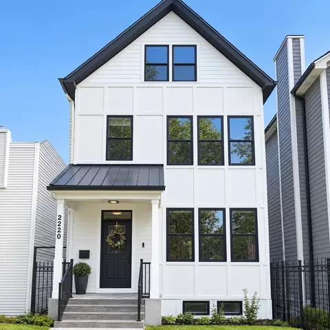 2220 W Fletcher St, Chicago, IL 60618