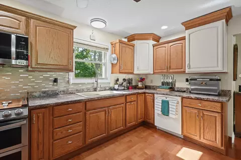 Kitchen - 206 Cherokee Dr, Georgetown, IL 61846 photo 9 of 9