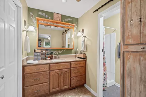 Bath - 206 Cherokee Dr, Georgetown, IL 61846 photo 1 of 3