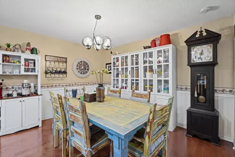 Dining - 206 Cherokee Dr, Georgetown, IL 61846 photo 2 of 3