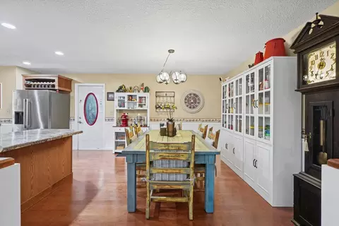 Dining - 206 Cherokee Dr, Georgetown, IL 61846 photo 1 of 3
