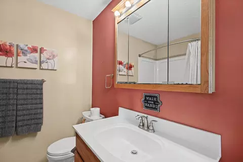 Bath - 206 Cherokee Dr, Georgetown, IL 61846 photo 2 of 3