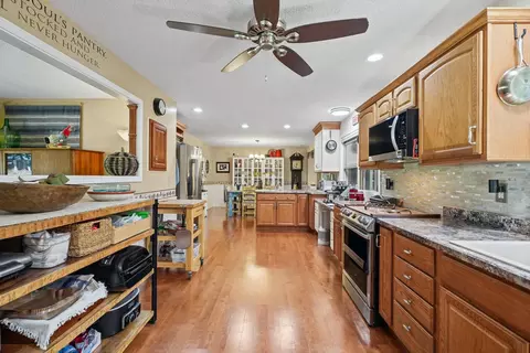 Kitchen - 206 Cherokee Dr, Georgetown, IL 61846 photo 5 of 9