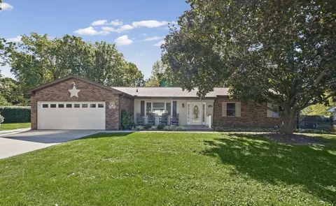 Exterior - 206 Cherokee Dr, Georgetown, IL 61846 photo 4 of 17