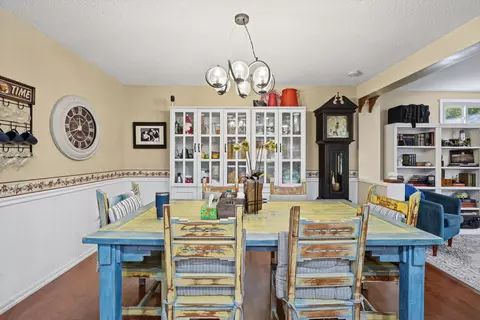 Dining - 206 Cherokee Dr, Georgetown, IL 61846 photo 3 of 3