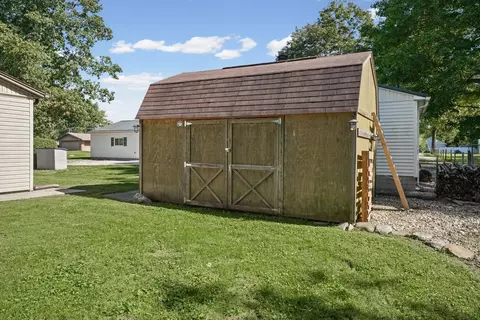 Exterior - 206 Cherokee Dr, Georgetown, IL 61846 photo 16 of 17