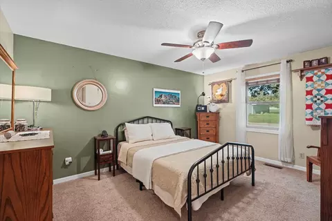 Bedroom - 206 Cherokee Dr, Georgetown, IL 61846 photo 3 of 5