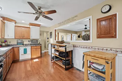 Entry Way - 206 Cherokee Dr, Georgetown, IL 61846 photo 4 of 5