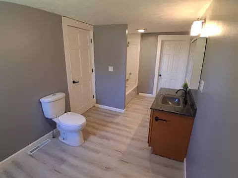 Bath - 304 SE 3rd Ave, Galva, IL 61434 photo 2 of 4