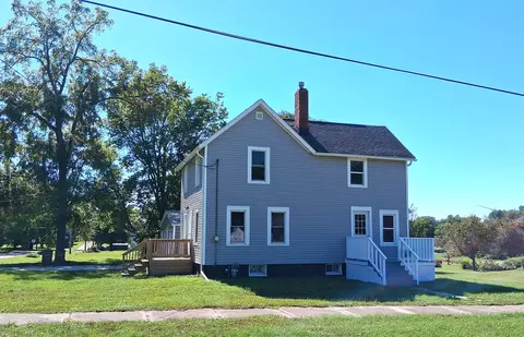 Exterior - 304 SE 3rd Ave, Galva, IL 61434 photo 2 of 4