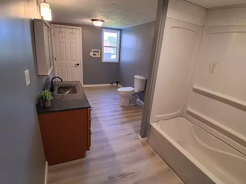 Bath - 304 SE 3rd Ave, Galva, IL 61434 photo 3 of 4