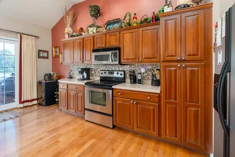Kitchen - 33 Bogey Ln, Makanda, IL 62958 photo 2 of 4