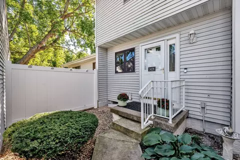 3426 Cedarview Ct, Bettendorf, IA 52722