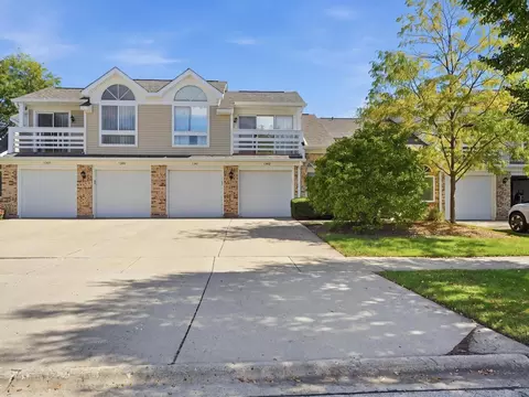 1243 Ranch View Ct, Buffalo Grove, IL 60089