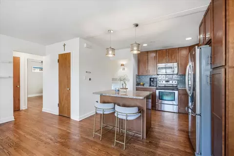 Kitchen - 2037 E Touhy Ave, Des Plaines, IL 60018 photo 1 of 2
