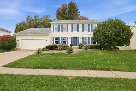 5104 Fox Ridge Rd, Bettendorf, IA 52722