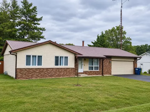 713 Palace Dr, Pinckneyville, IL 62274