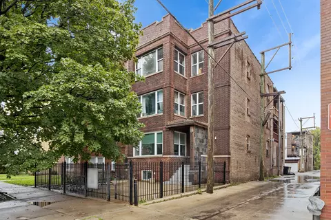 4415 N Rockwell St #1F, Chicago, IL 60625