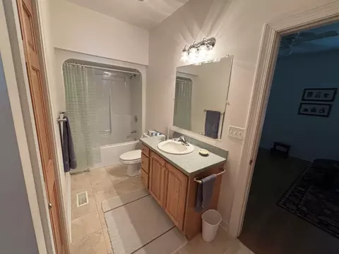 Bath - 1518 W Lincoln Rd, Mchenry, IL 60051 photo 3 of 3