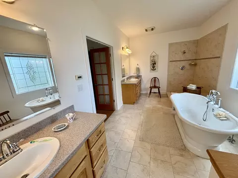 Bath - 1518 W Lincoln Rd, Mchenry, IL 60051 photo 1 of 3