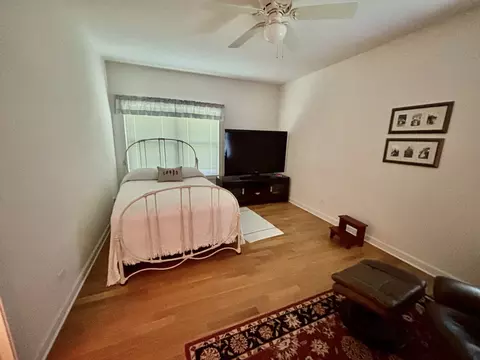 Bedroom - 1518 W Lincoln Rd, Mchenry, IL 60051 photo 2 of 3
