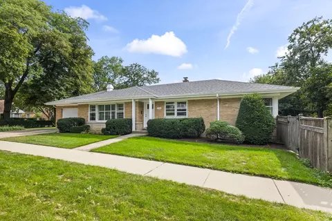320 N Main St, Mount Prospect, IL 60056