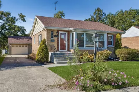 18534 Gladville Ave, Homewood, IL 60430