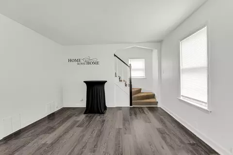 Living - 256 E 140th Pl, Dolton, IL 60419 photo 2 of 4