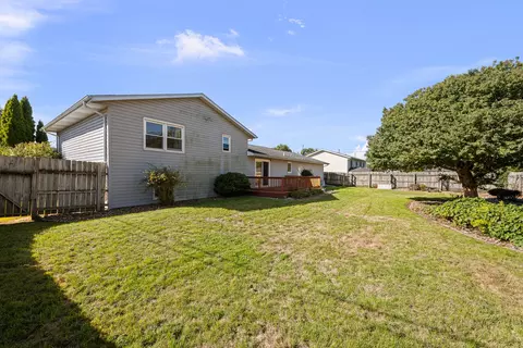 Exterior - 1004 6th St, Hampton, IL 61256 photo 6 of 8
