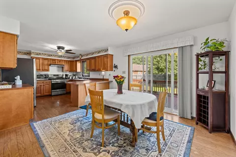 Dining - 1004 6th St, Hampton, IL 61256 photo 2 of 2