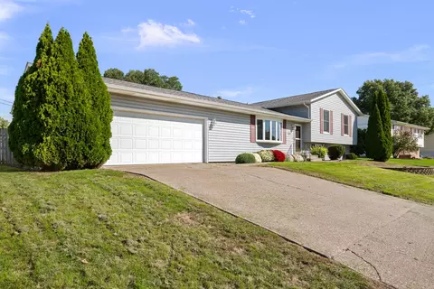 Exterior - 1004 6th St, Hampton, IL 61256 photo 7 of 8