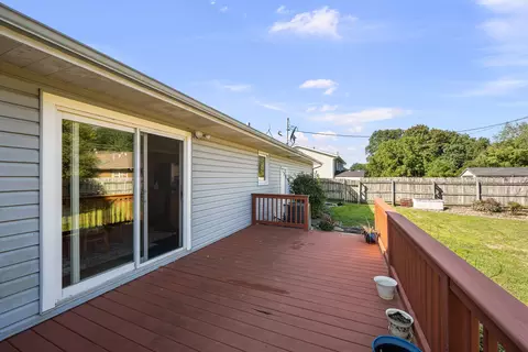Exterior - 1004 6th St, Hampton, IL 61256 photo 3 of 8