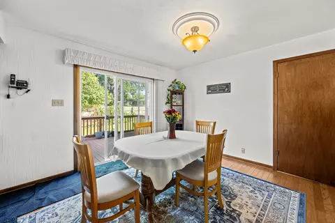 Dining - 1004 6th St, Hampton, IL 61256 photo 1 of 2