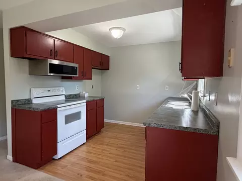Kitchen - 11 Strasma South Dr, Kankakee, IL 60901 photo 3 of 4