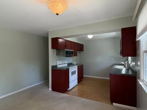 Kitchen - 11 Strasma South Dr, Kankakee, IL 60901 photo 2 of 4