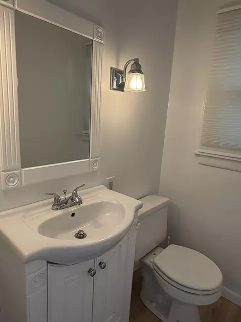 Bath - 11 Strasma South Dr, Kankakee, IL 60901 photo 2 of 2
