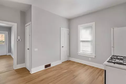 Entry Way - 417 37th St, Moline, IL 61265 photo 2 of 4