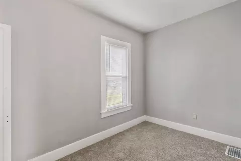 Bedroom - 417 37th St, Moline, IL 61265 photo 3 of 4
