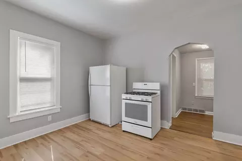 Entry Way - 417 37th St, Moline, IL 61265 photo 1 of 4