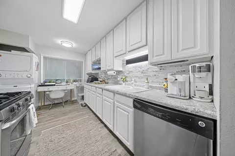 Kitchen - 1942 Tall Oaks Dr #1A, Aurora, IL 60505 photo 1 of 2