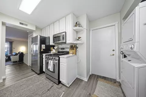 Kitchen - 1942 Tall Oaks Dr #1A, Aurora, IL 60505 photo 2 of 2