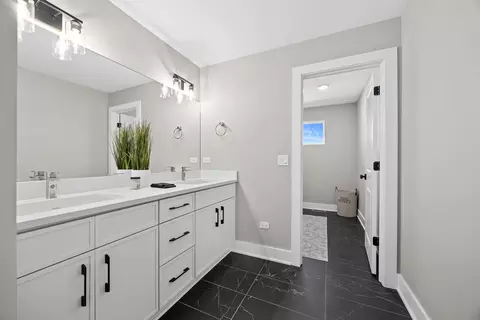 Bath - 12428 Limerick Ln, Plainfield, IL 60585 photo 2 of 6