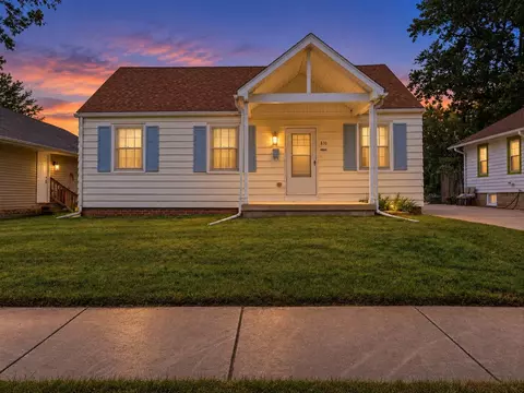 810 W Vine St, Champaign, IL 61820
