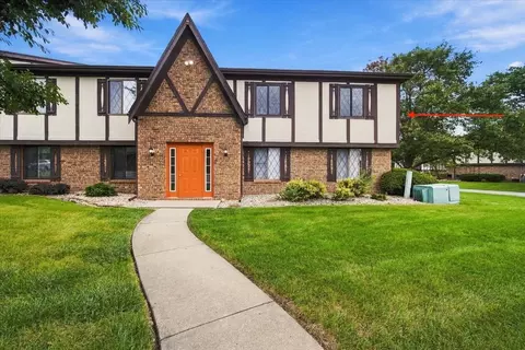 Exterior - 2017 Tracy Dr #4, Bloomington, IL 61704 photo 3 of 7